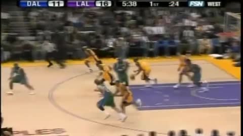 NBA: L.A. Lakers vs Dallas 12/20/2005